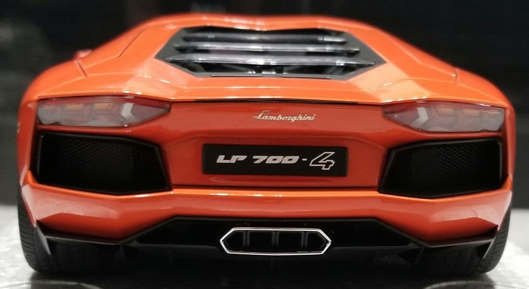 オートアート 1/18 ランボルギーニ アヴェンタドール　LP700-4