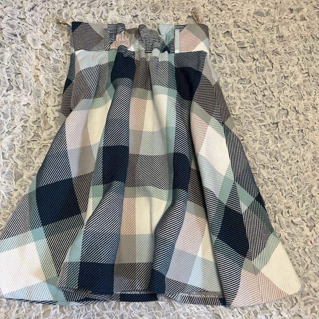 美品【ブルーレーベルクレストブリッジ】フレアスカート 総柄 チェック 白 青