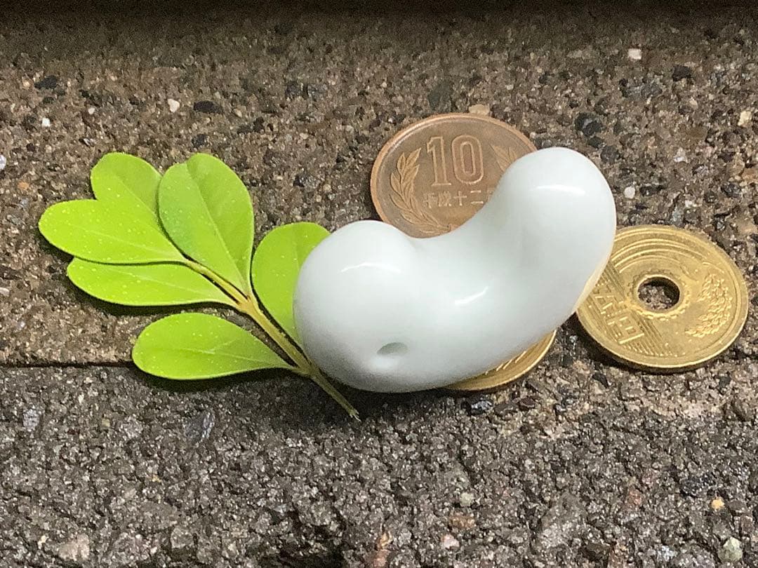 ⭕️日本一安価お値段に自信あり白糸魚川翡翠勾玉*ジェダイト　外部鑑定機関鑑別書‼️