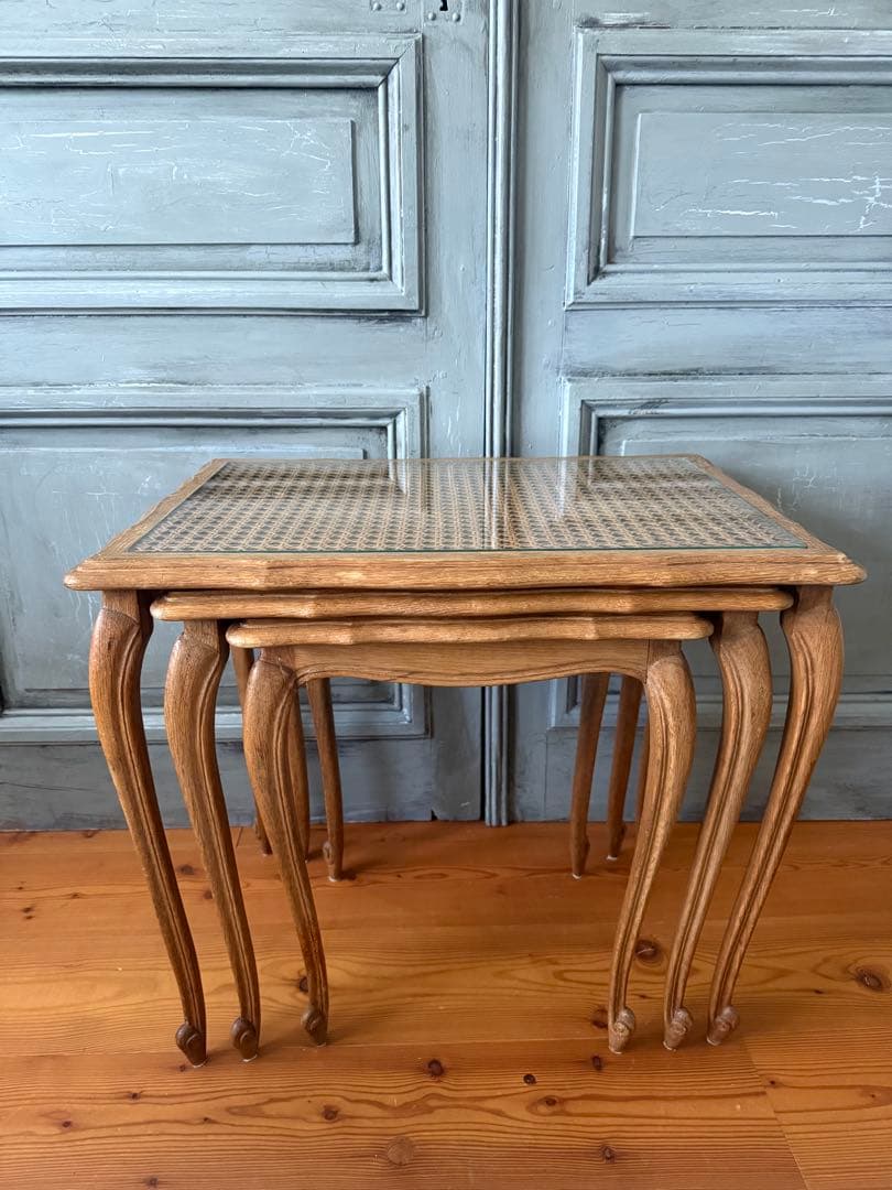 【値下げ】フランスアンティーク　ガラス天板のネストテーブル　猫脚