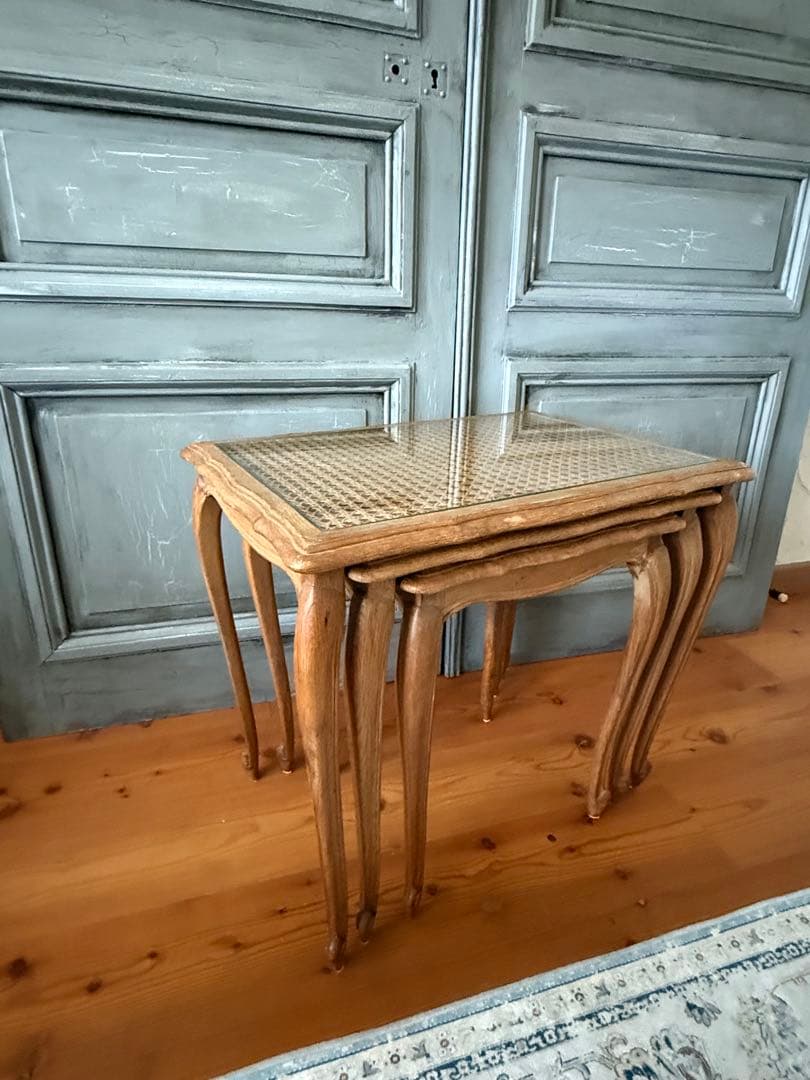 【値下げ】フランスアンティーク　ガラス天板のネストテーブル　猫脚