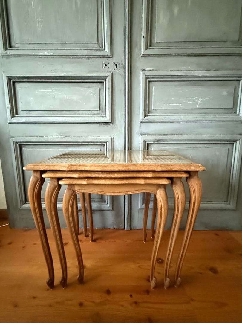 【値下げ】フランスアンティーク　ガラス天板のネストテーブル　猫脚