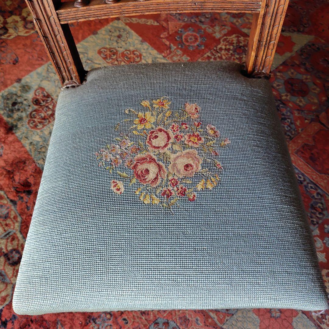 ベルギー　アンティーク　ナポレオン　チェア　プチポワンの椅子