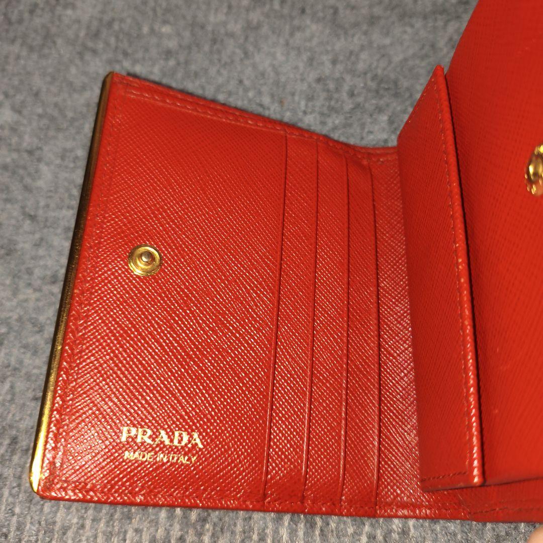 PRADA 二つ折り財布 赤
