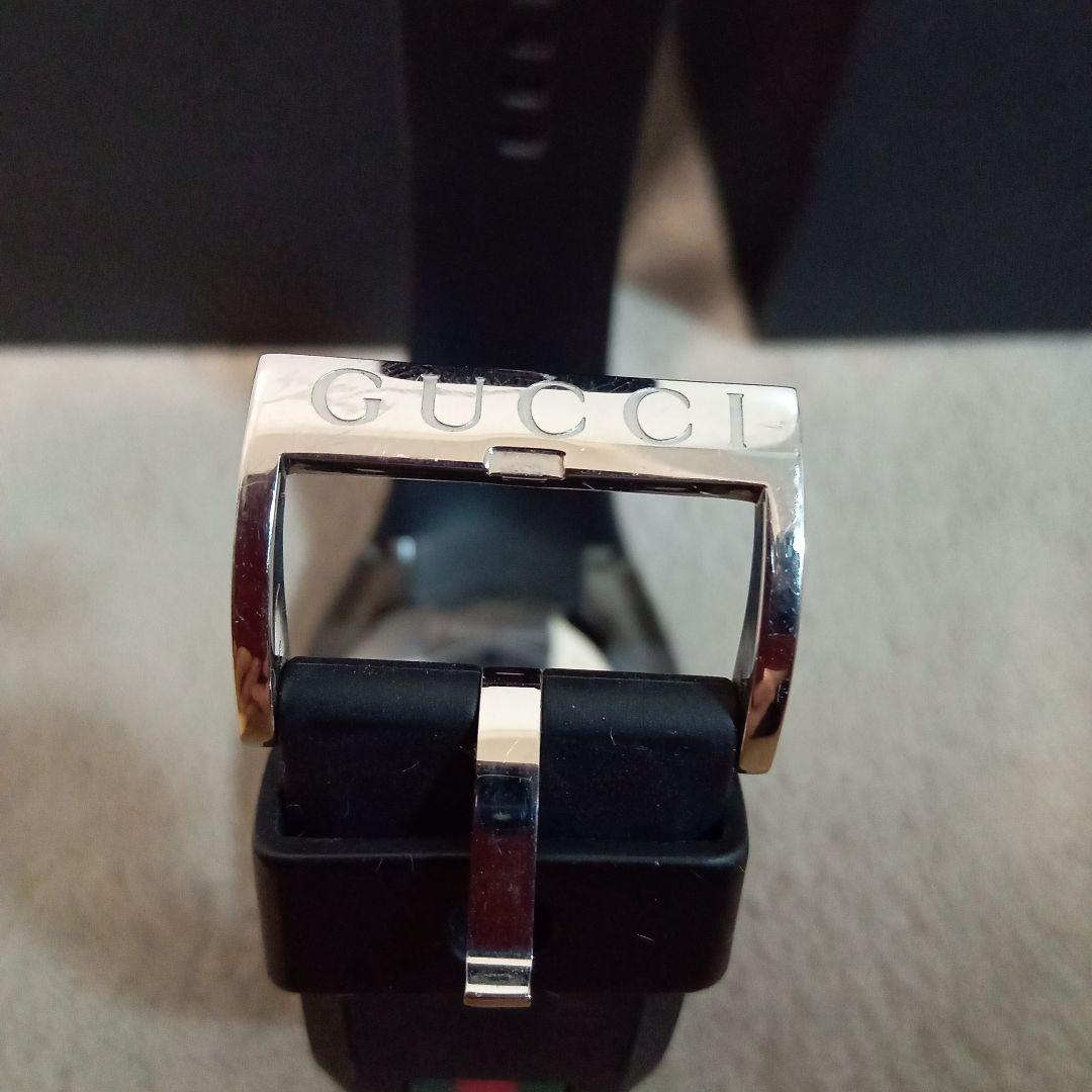 GUCCI ラバーベルトメンズ腕時計