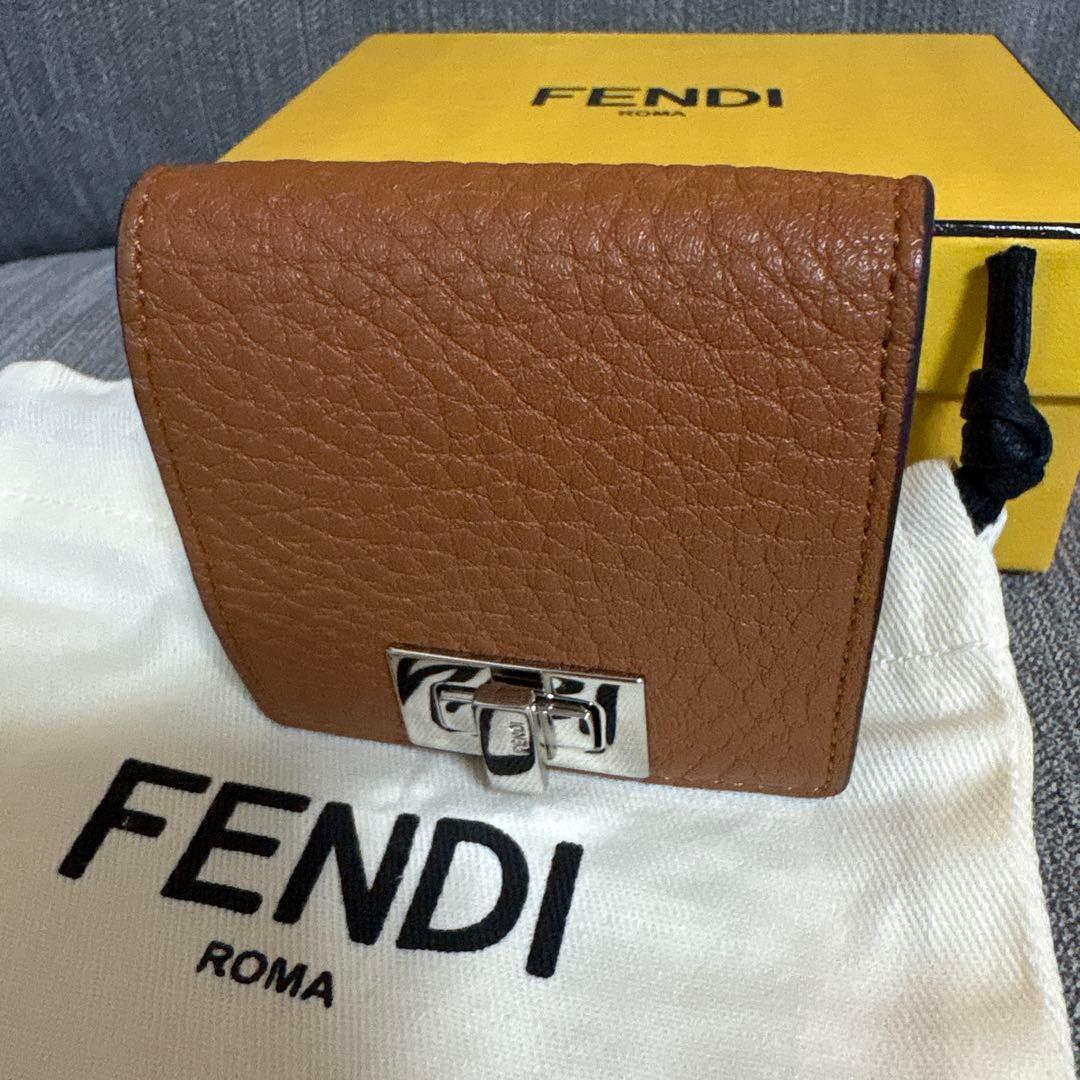 FENDI フェンディ ピーカブー ケース