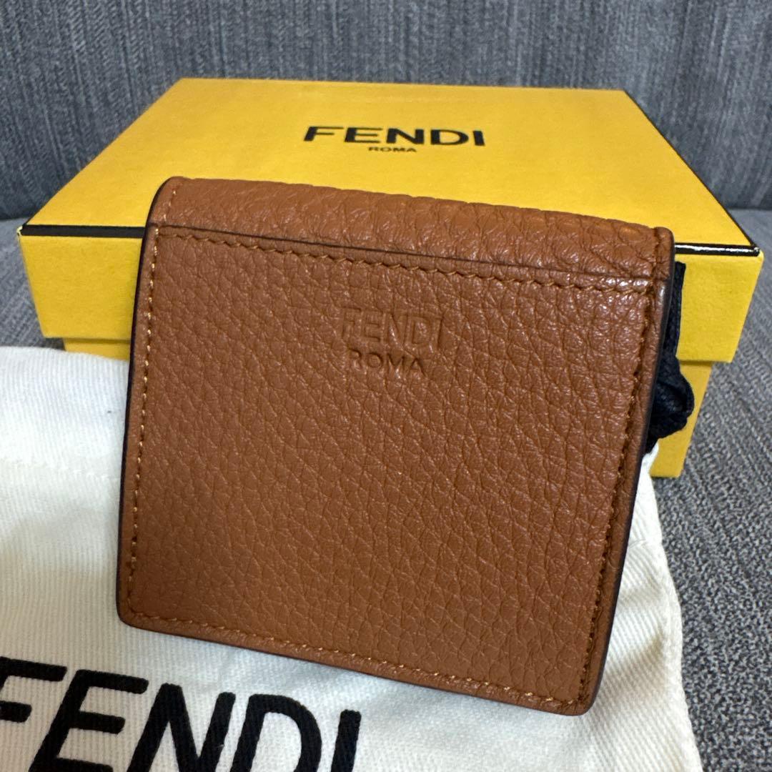 FENDI フェンディ ピーカブー ケース