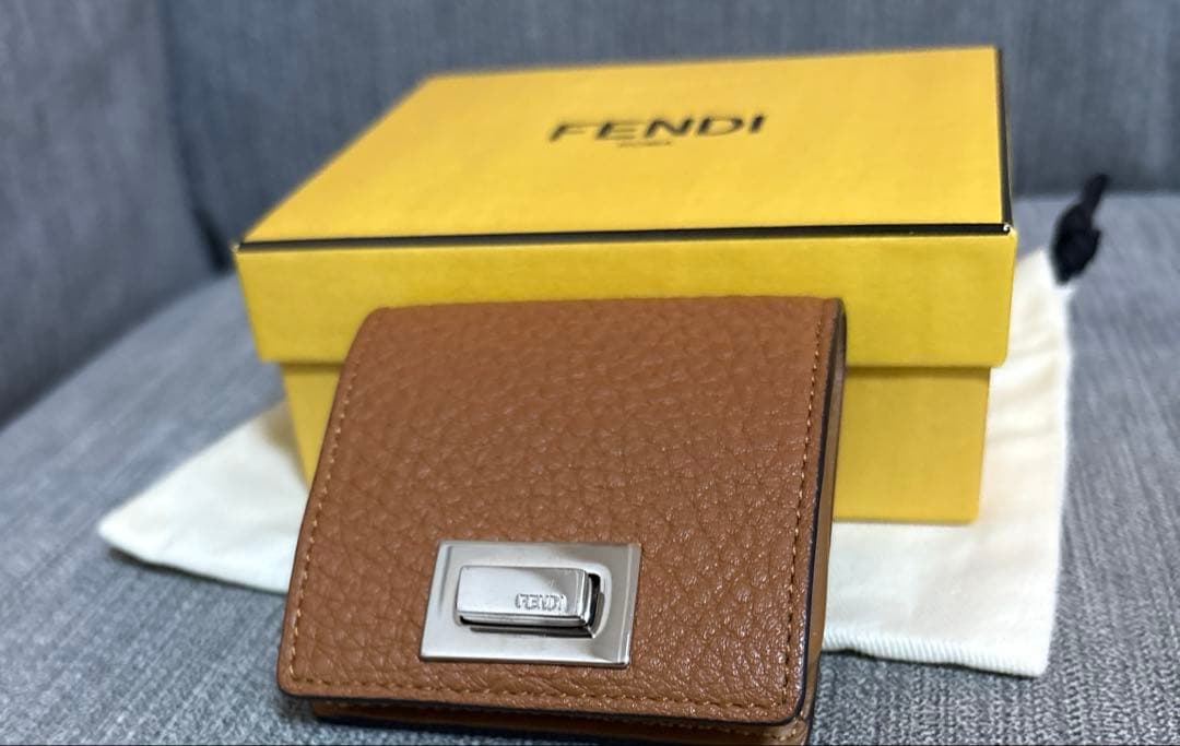 FENDI フェンディ ピーカブー ケース