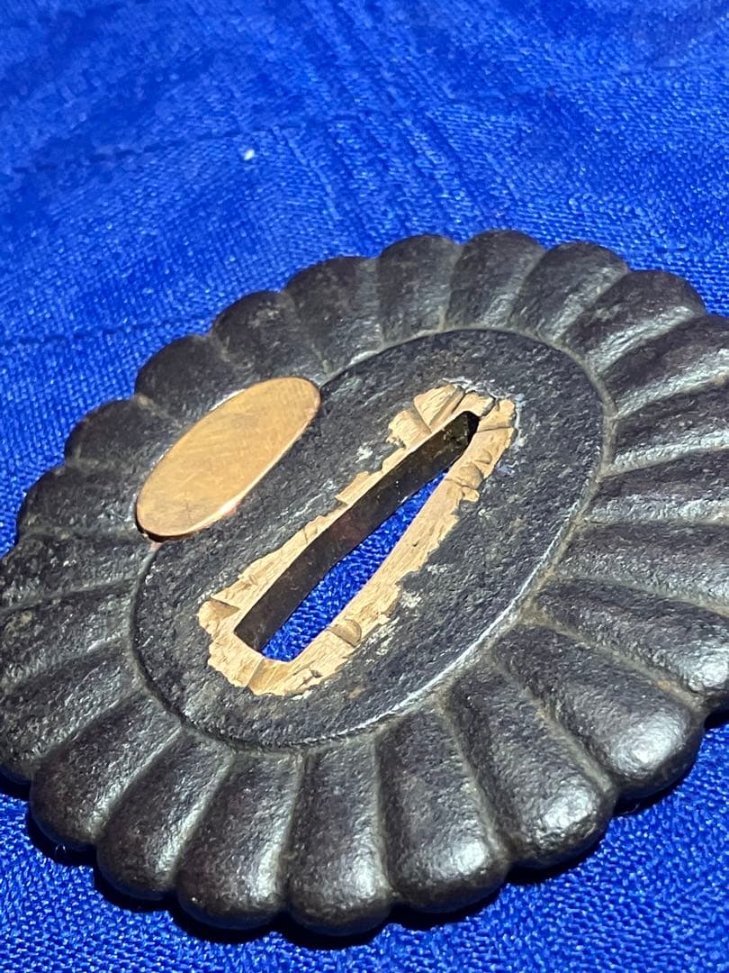 鍔　日本刀　鉄鍔　銅象嵌　菊