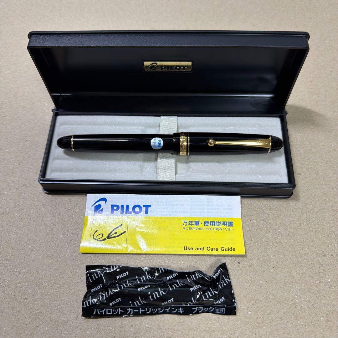 新品 PILOT パイロット Custom カスタム 742 万年筆 SM 黒