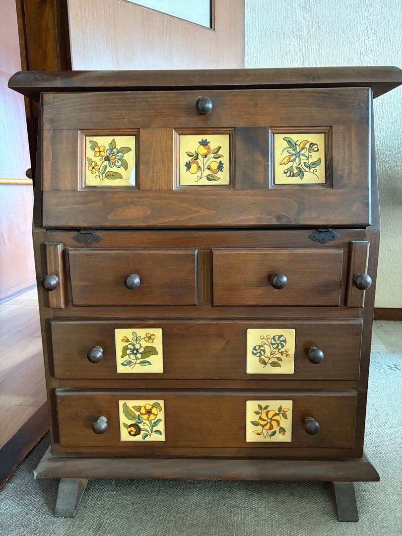 引き取り希望　花柄装飾のダークブラウンタンス　アンティーク　収納