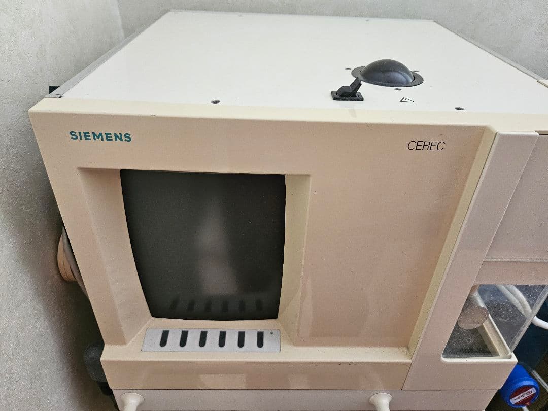 SIEMENS　CAD/CAM冠作成器機