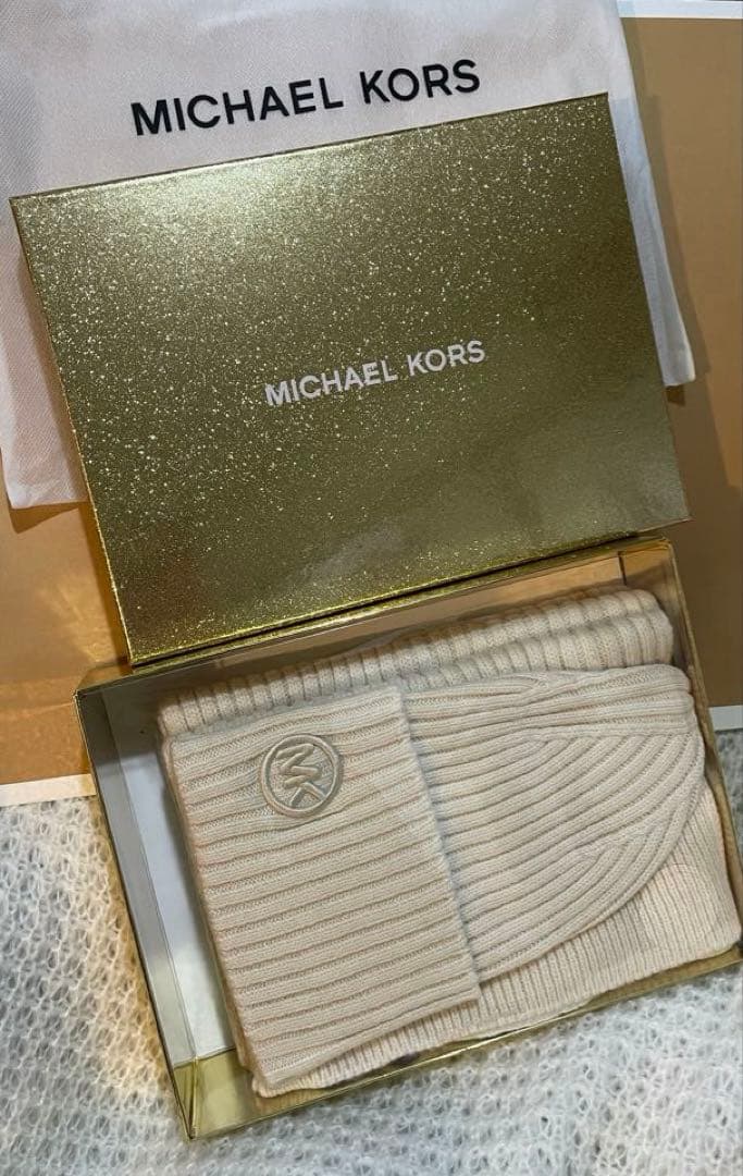 新品 マイケルコース チャーム ビーニースカーフ ニット帽 BOXセット 白系