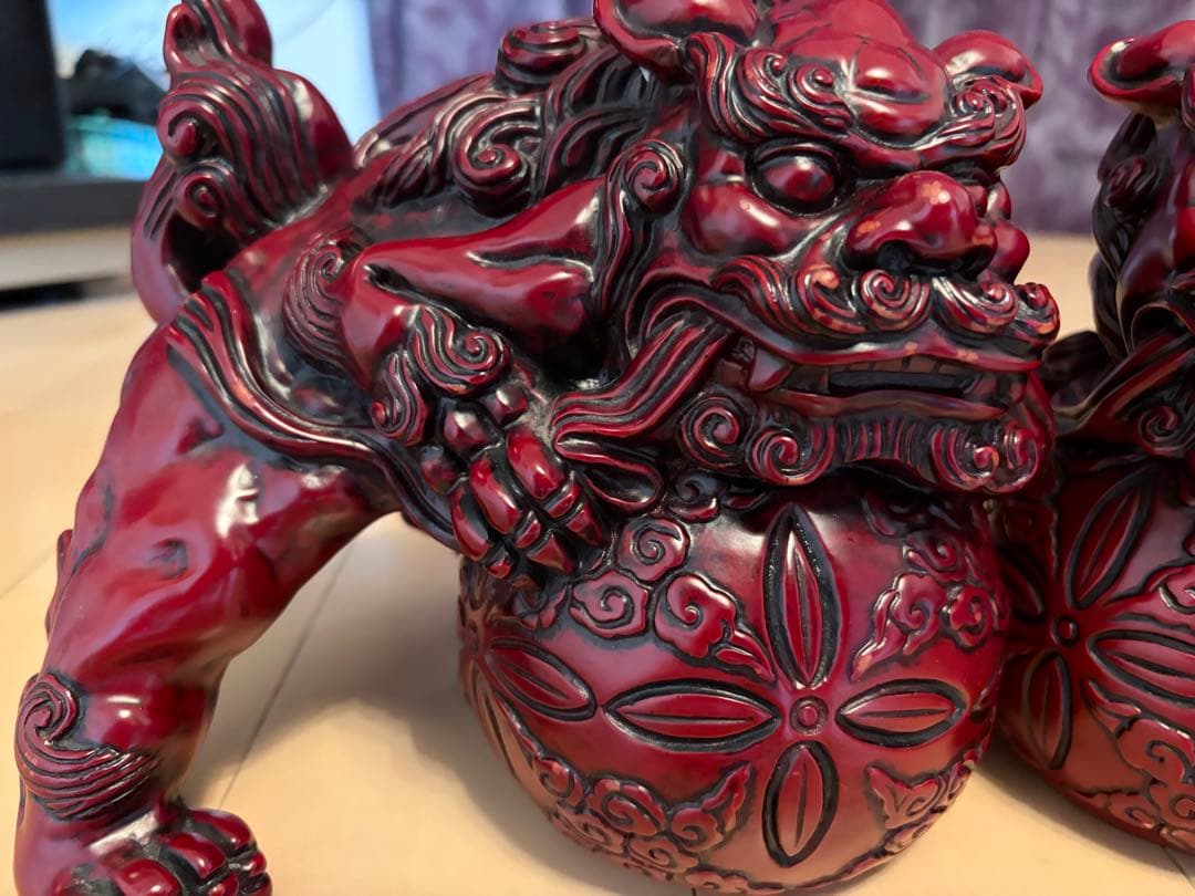 赤い獅子像 置物 陶器製　縁起が良い　幸運