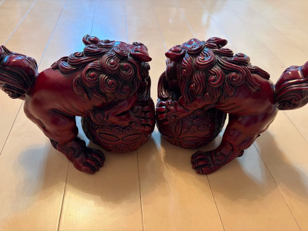 赤い獅子像 置物 陶器製　縁起が良い　幸運