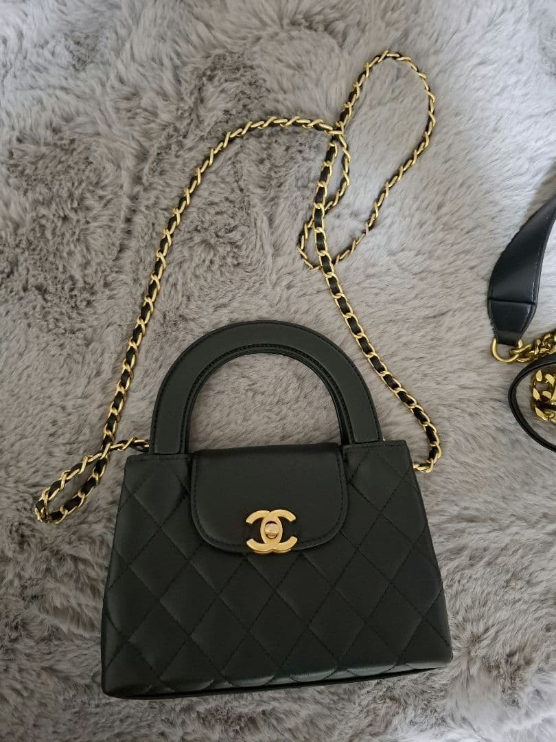 CHANEL ブラック レザーミニショルダーバッグ