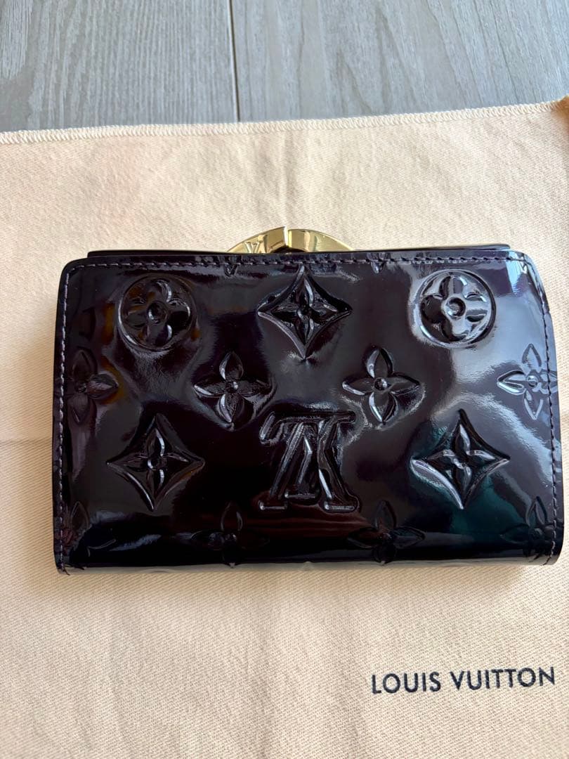 ルイ・ヴィトン ヴェルニ ポルトフォイユ ヴィエノワ アマラント