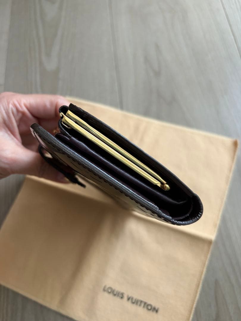 ルイ・ヴィトン ヴェルニ ポルトフォイユ ヴィエノワ アマラント