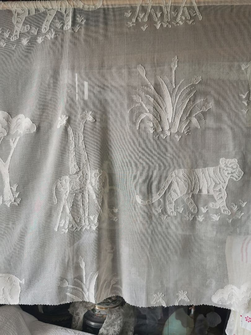 アンティーク マドラスレース サファリ 動物の楽園 カーテンパネル アイボリー