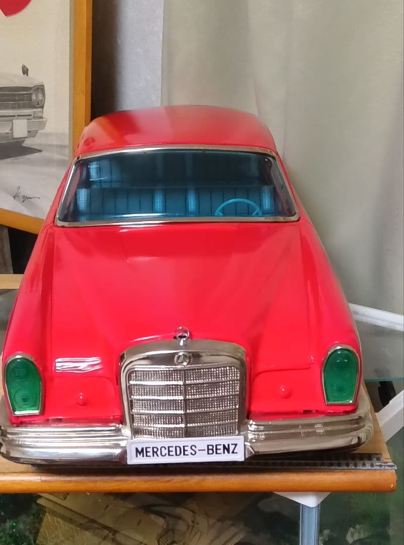 Mercedes-Benz 300SE レッド 1/18