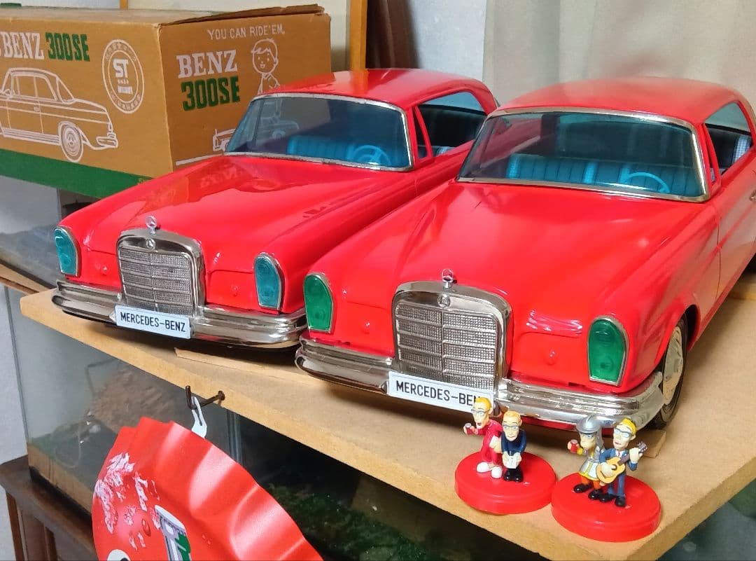 Mercedes-Benz 300SE レッド 1/18