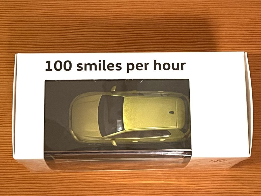 （未開封）フォルクスワーゲン ゴルフ 1/43ミニカー レモンイエロー