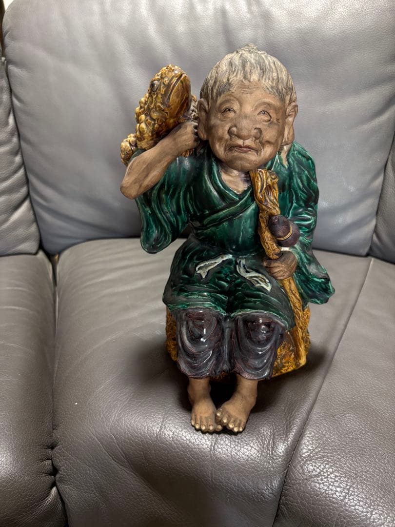 おばあさんとカエル　置物