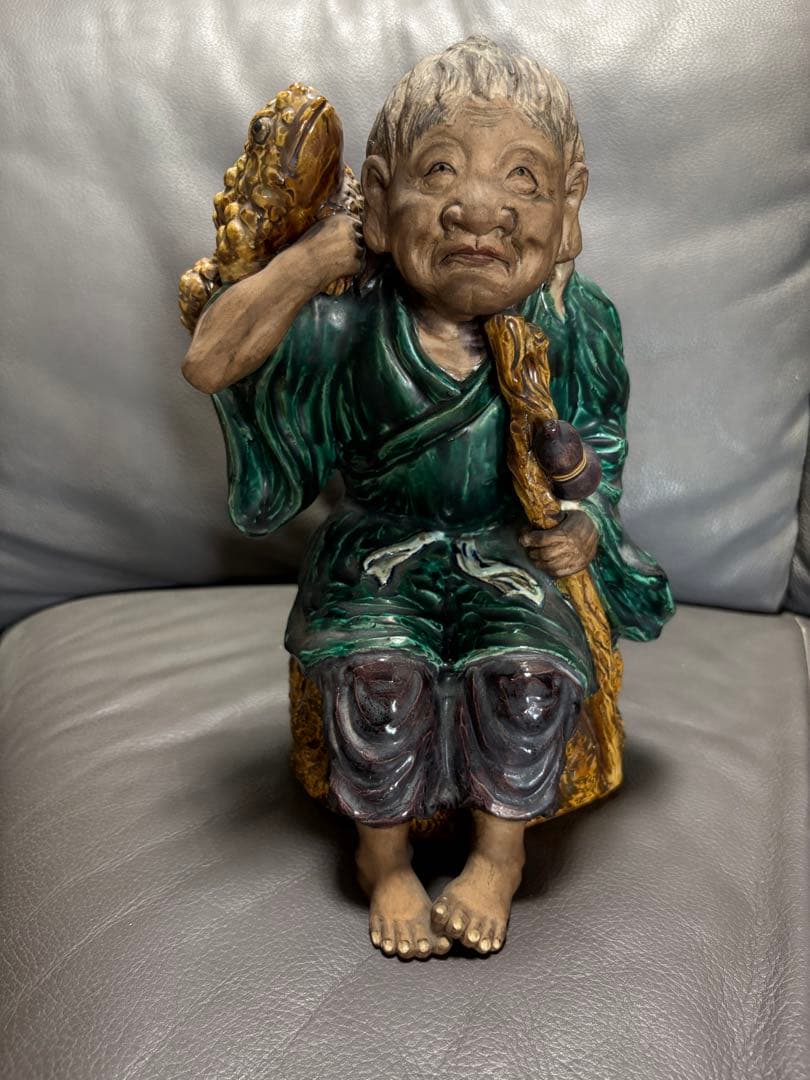 おばあさんとカエル　置物