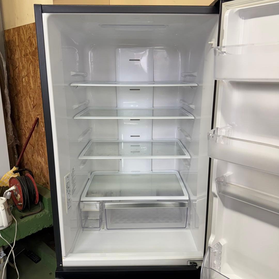 325 日立　大型冷蔵庫　300L強　自動製氷　家庭用　小型　右開き　黒色