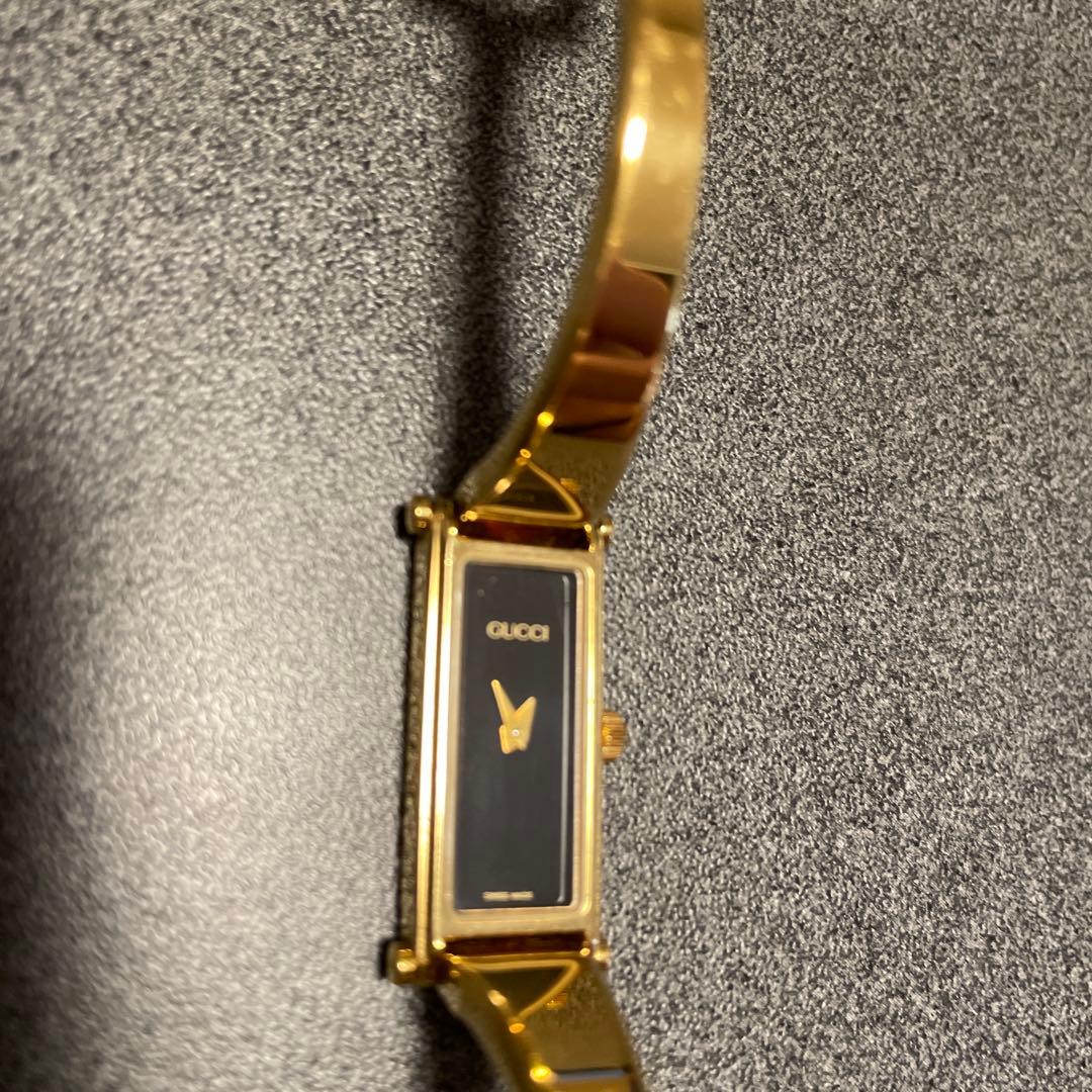 GUCCI時計 1500L 新品電池 稼働品 ゴールド バングルウォッチ 黒