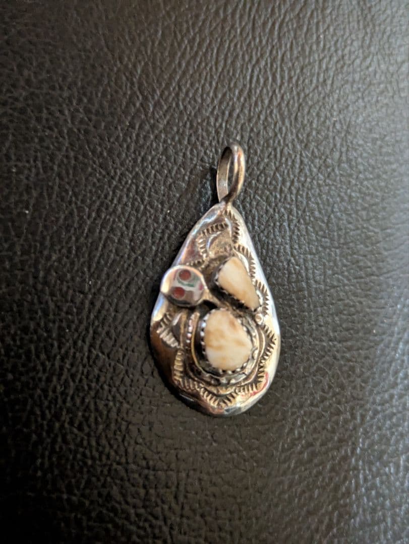 希少　幻のホワイトバッファローターコイズ 　ネイティブアメリカンジュエリー