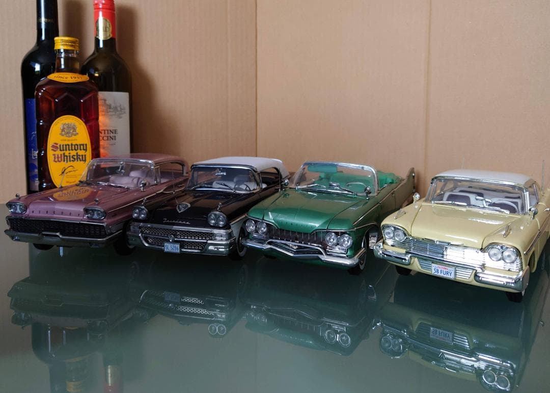 1/18 プリムスフューリー 1958 ライトイエロー ダイキャスト製ミニカー