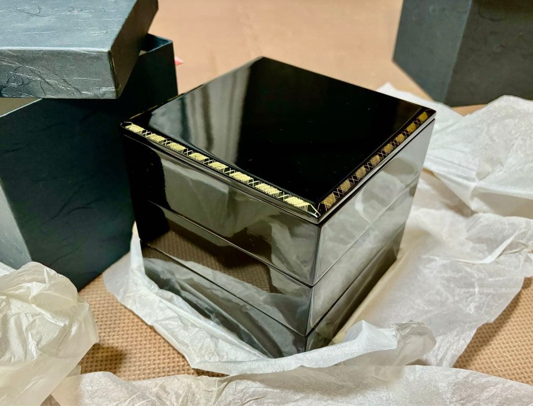 黒い漆の重箱　（未使用品）