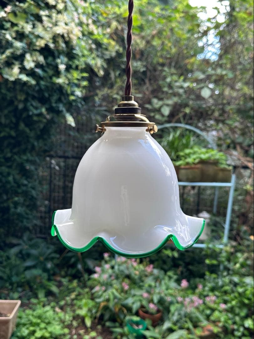 フランス アンティーク むき卵のようなオパリンガラスの可愛らしいアトリエランプ＊