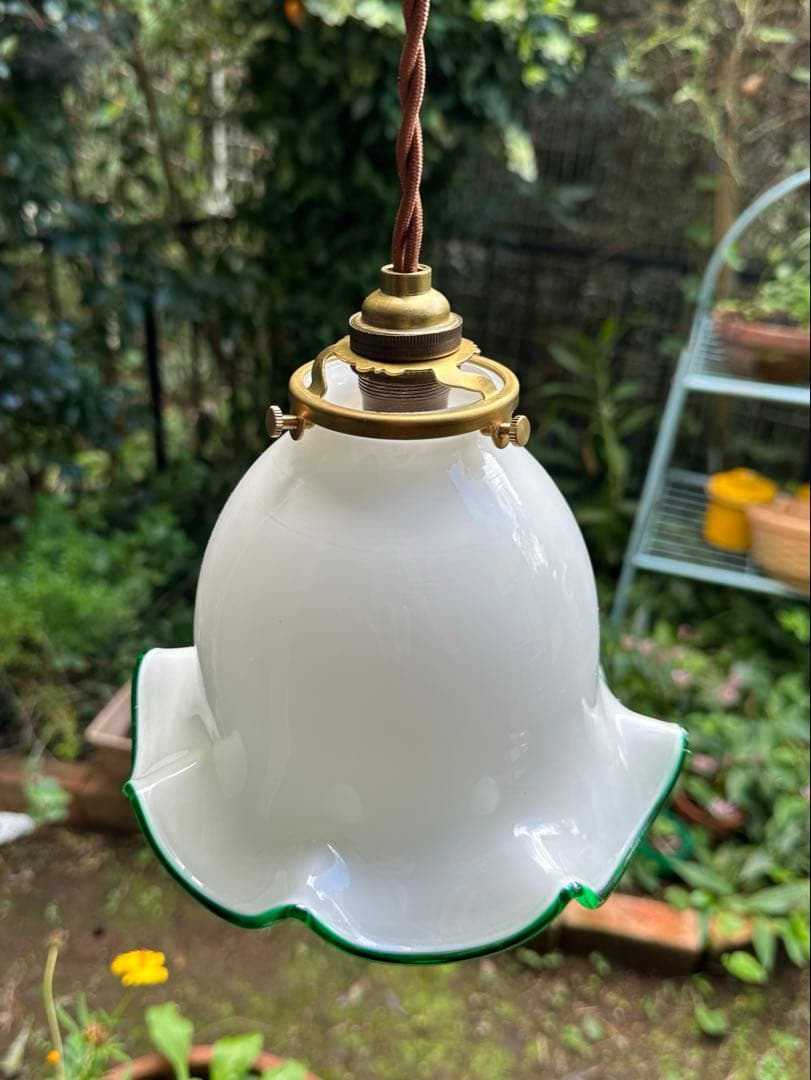 フランス アンティーク むき卵のようなオパリンガラスの可愛らしいアトリエランプ＊