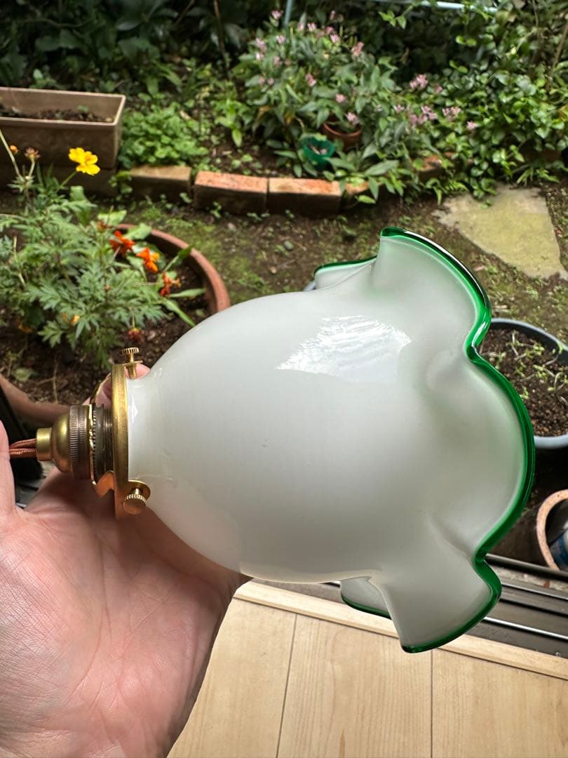 フランス アンティーク むき卵のようなオパリンガラスの可愛らしいアトリエランプ＊