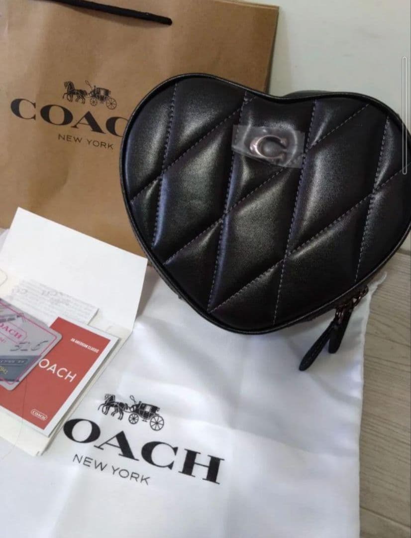 COACH ハート型ショルダーバッグ ブラック