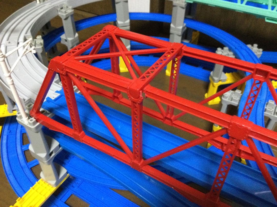 プラレール線路　8の字無限ループ　黄色グレー色ブロック橋脚　3段＋1段　大鉄橋付