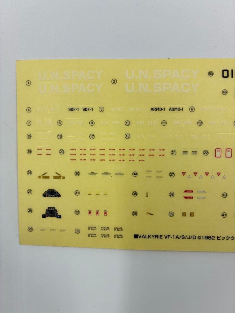 マクロス 1/60 完全変形 VF-1D バルキリー フィギュア