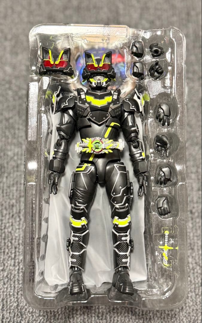 仮面ライダーギーツ￼・s.hフィギュアーツ　仮面ライダータイクーン・ブジンソード