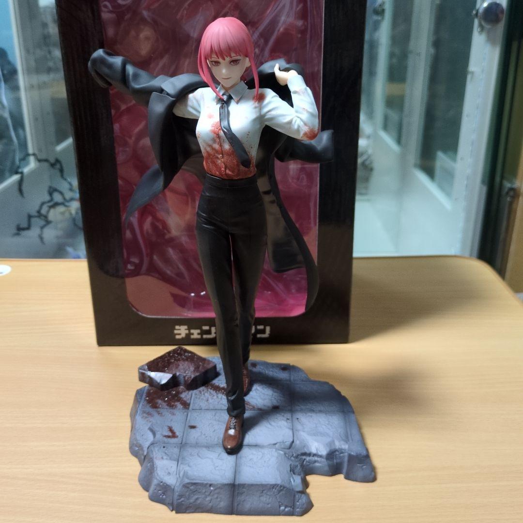 渋谷スクランブルフィギュア　マキマ