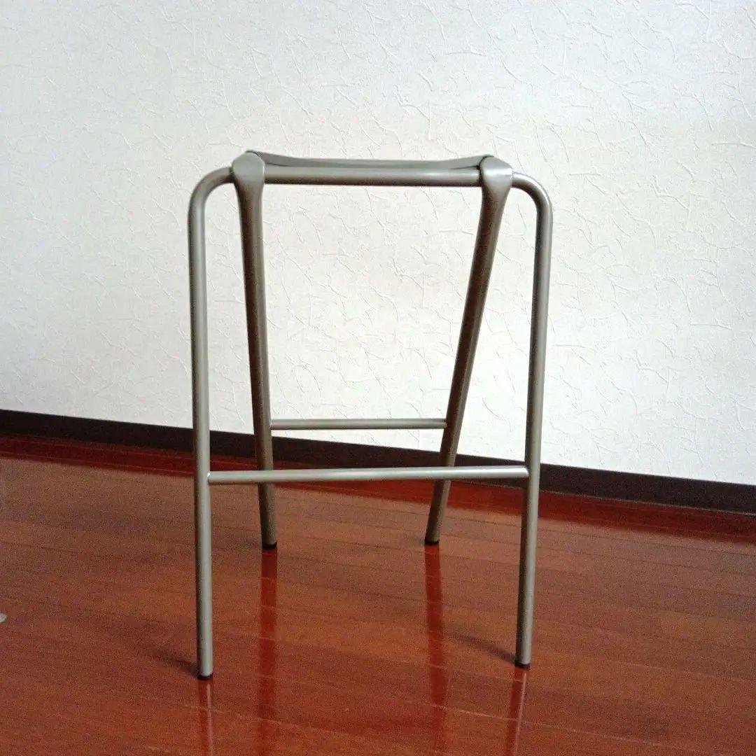 スリム金属製スツール