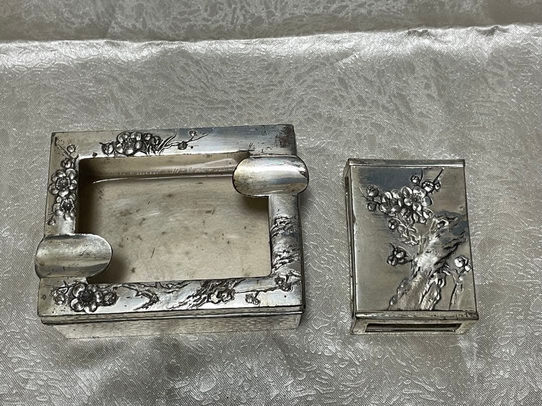 銀製　花柄装飾　置き型灰皿