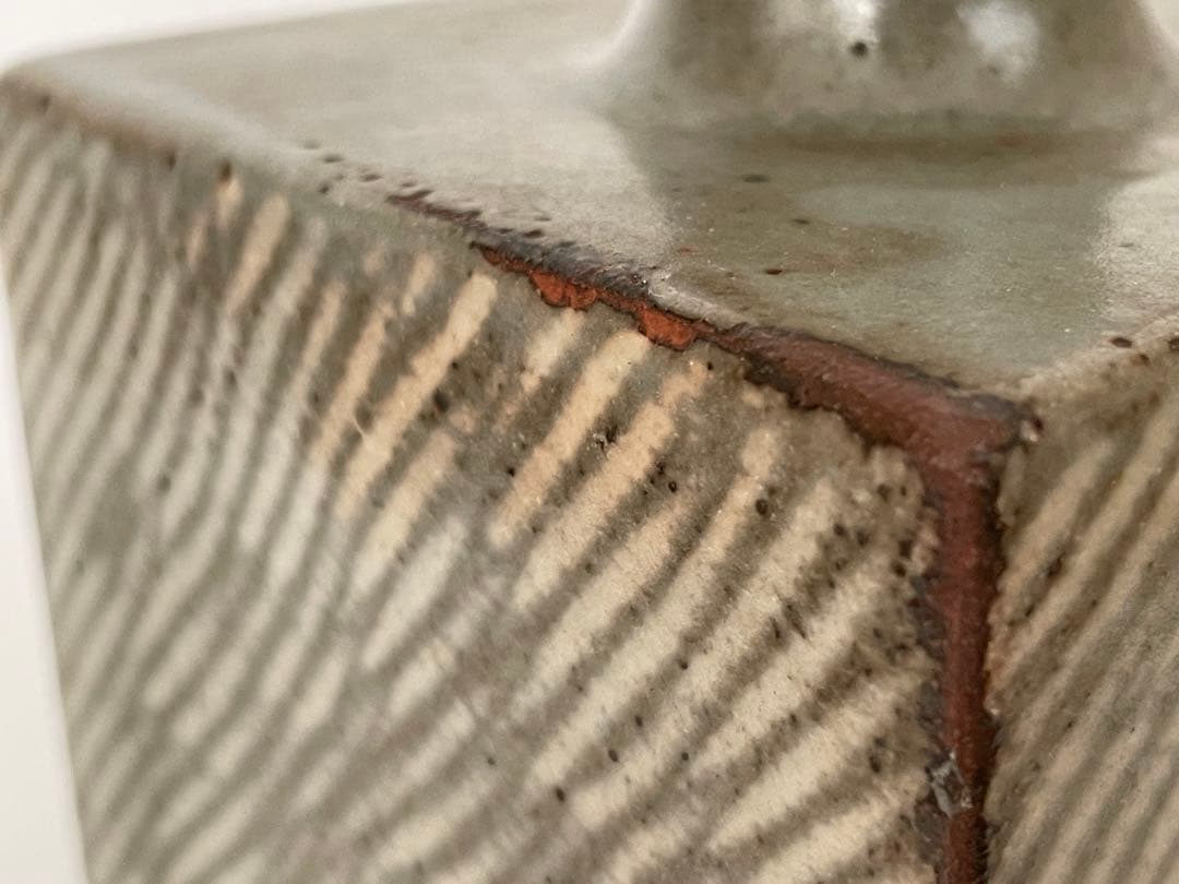 陶芸家　人間国宝　島岡達三　象嵌赤絵　方壺　角瓶　花瓶　花入　縄文象嵌　共箱