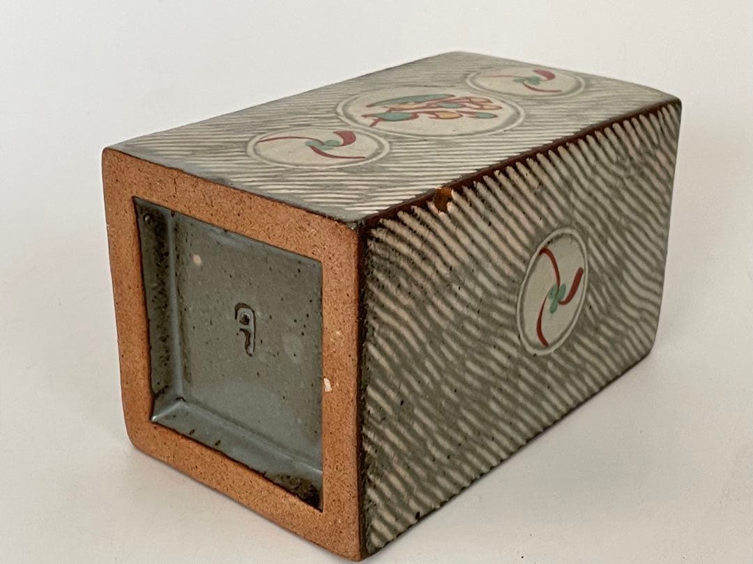 陶芸家　人間国宝　島岡達三　象嵌赤絵　方壺　角瓶　花瓶　花入　縄文象嵌　共箱