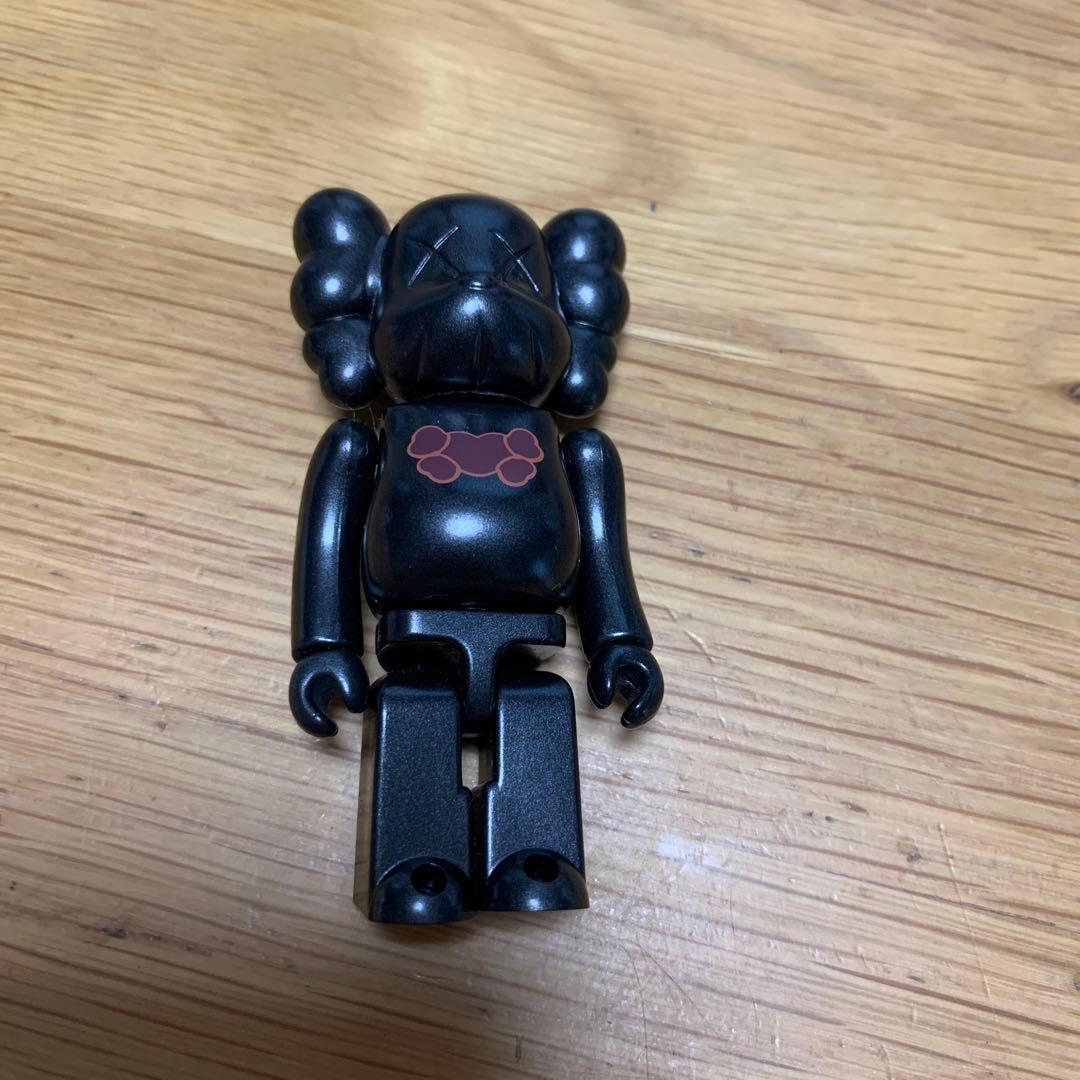 ベアブリック　KAWS