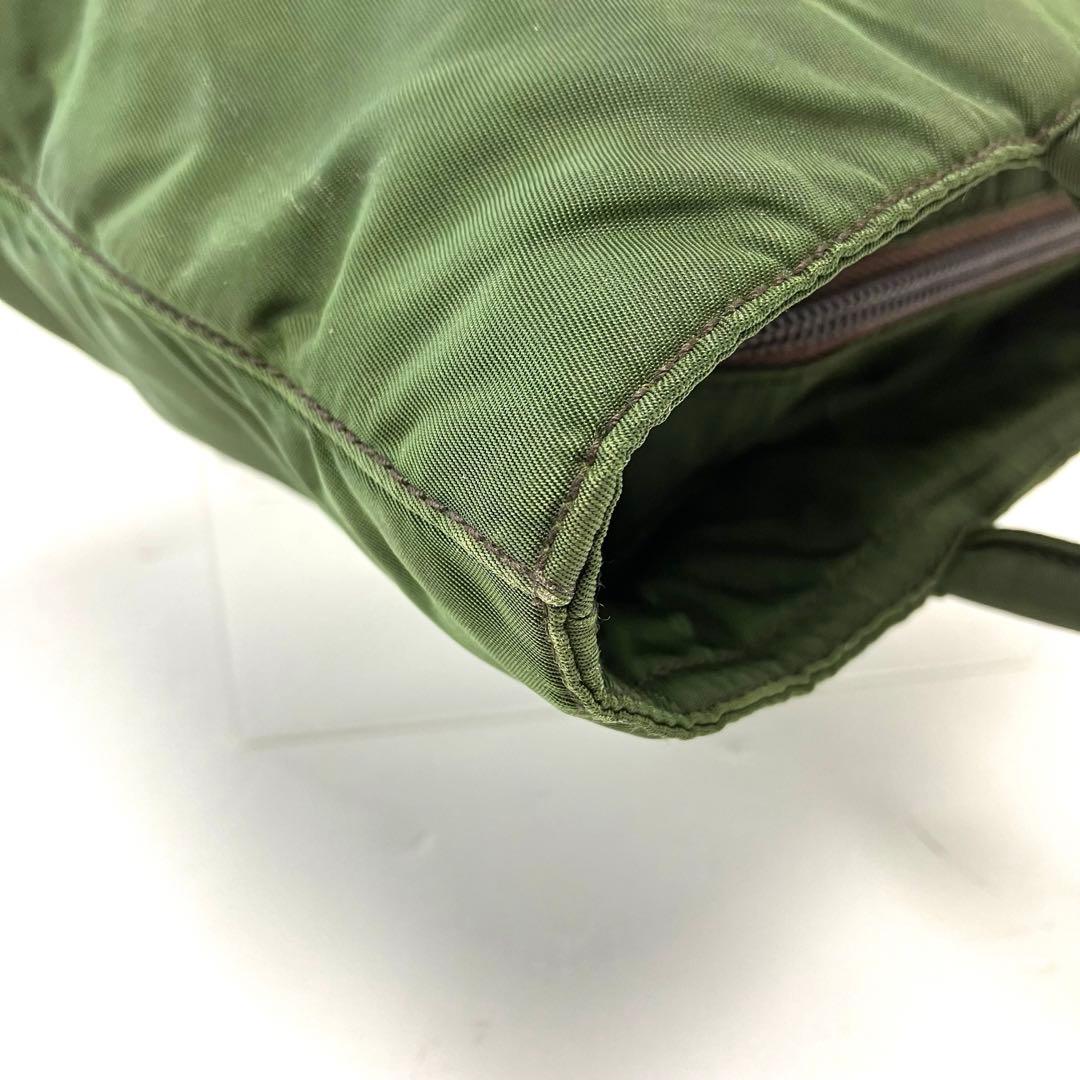 大人気☆PRADA☆プラダ☆ハンドバッグ☆三角プレート☆ナイロン☆ダークグリーン