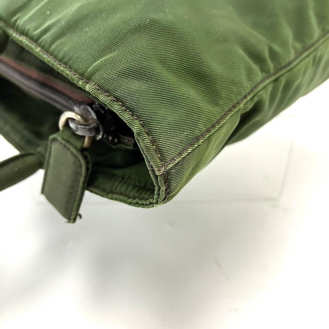 大人気☆PRADA☆プラダ☆ハンドバッグ☆三角プレート☆ナイロン☆ダークグリーン