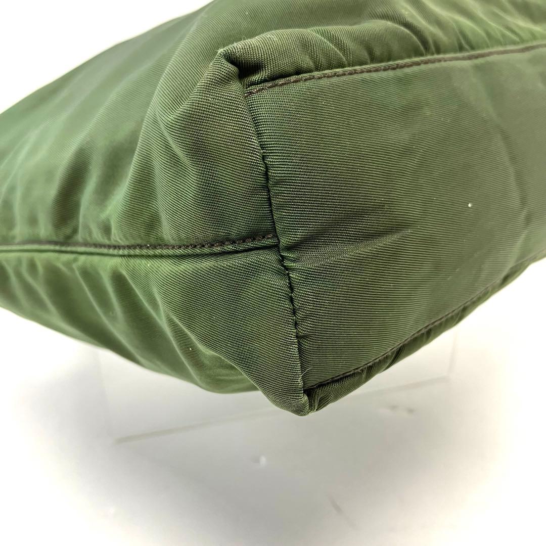 大人気☆PRADA☆プラダ☆ハンドバッグ☆三角プレート☆ナイロン☆ダークグリーン