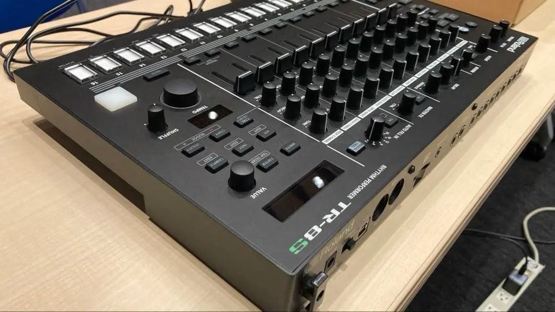 【美品】Roland TR-8S ドラムマシン ACアダプター付き